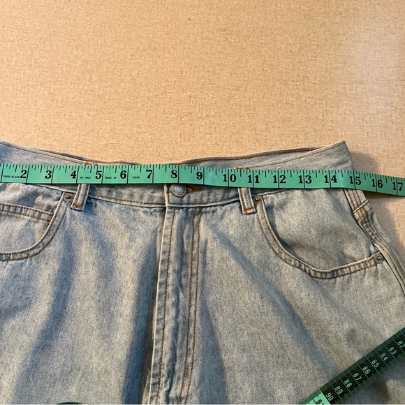 Vintage Jordache Basics Blue Jean Denim Shorts Size 14 Five Pocket Design. - Picture 7 of 9